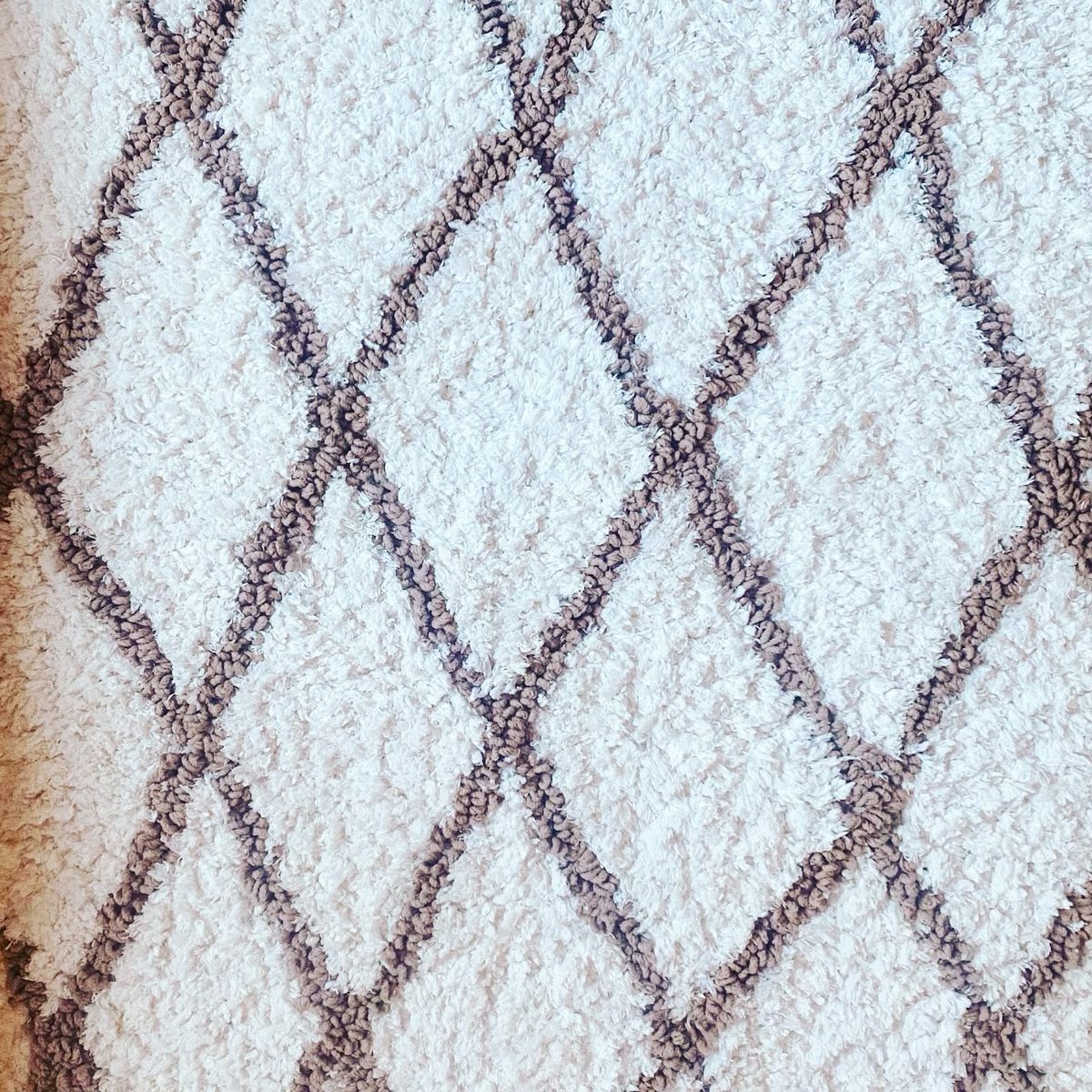 Tapis berbère à losanges après nettoyage en profondeur à Bordeaux